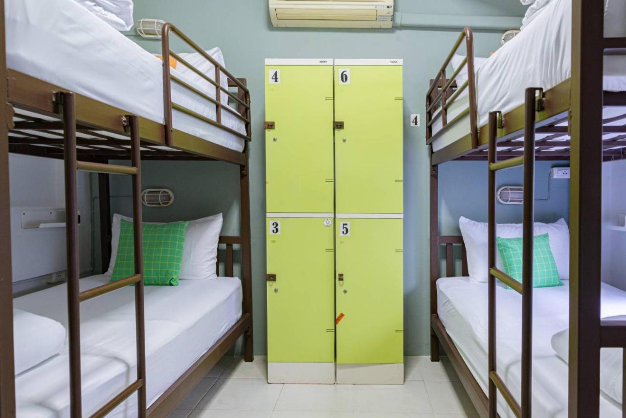 Asok Montri Hostel Banguecoque Exterior foto